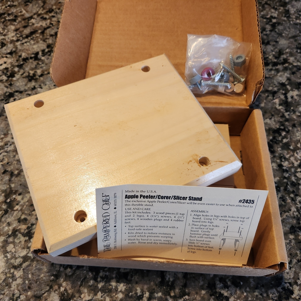 The Pampered Chef Apple Peeler/Corer/Slicer Stand #2435 NEW IN BOX